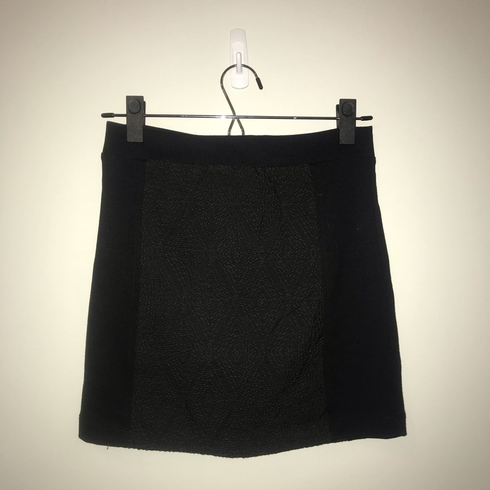 Black textured skirt